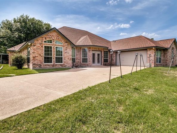 1425  Tobie Layne Street , Benbrook Texas 76126