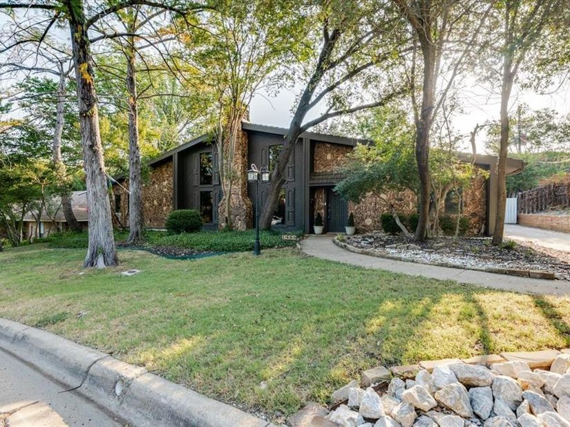 1459  Warrington Court , Fort Worth Texas 76112