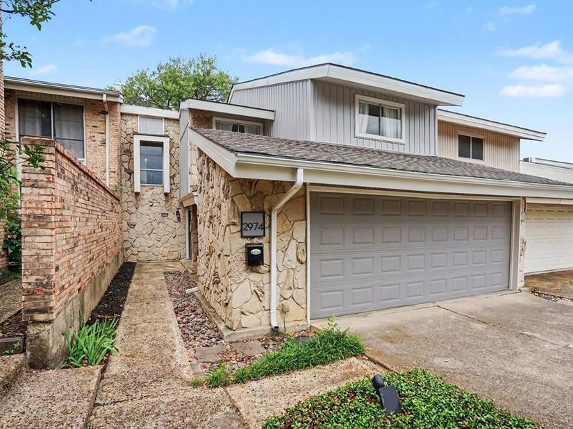 2974  Country Place Circle , Carrollton Texas 75006