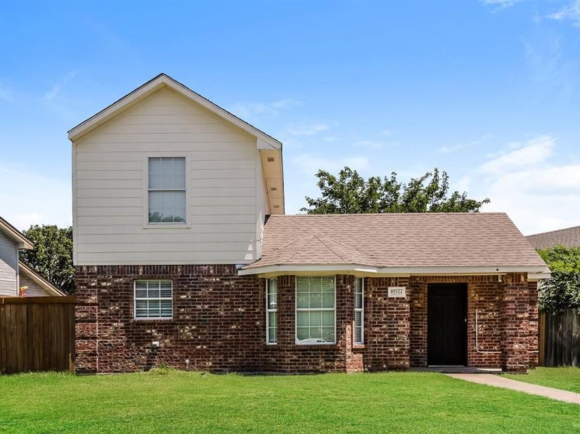 10522  Woodleaf Drive , Dallas Texas 75227