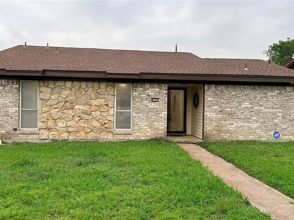 9701  Limestone Drive , Dallas Texas 75217
