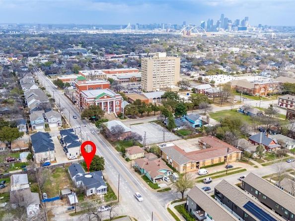 1001  Sunset Avenue , Dallas Texas 75208