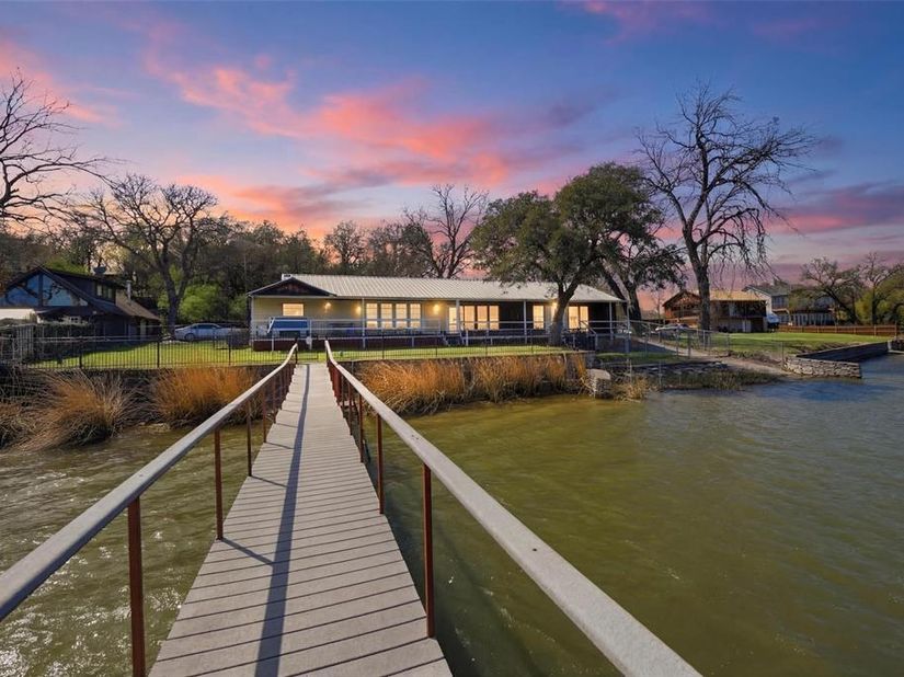 2404  Indian Cove Street , Fort Worth Texas 76108