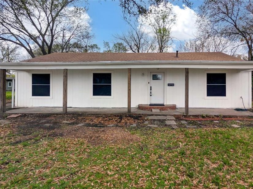 1425 W Walnut Street , Garland Texas 75042