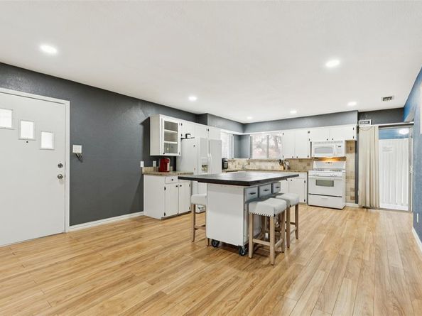 102  Woodland Drive , Highland Village Texas 75077