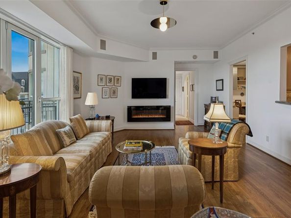 3401  Lee Parkway  2106, Dallas Texas 75219