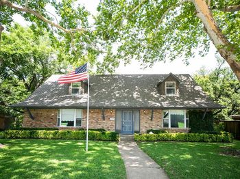 10210 E Lake Highlands  