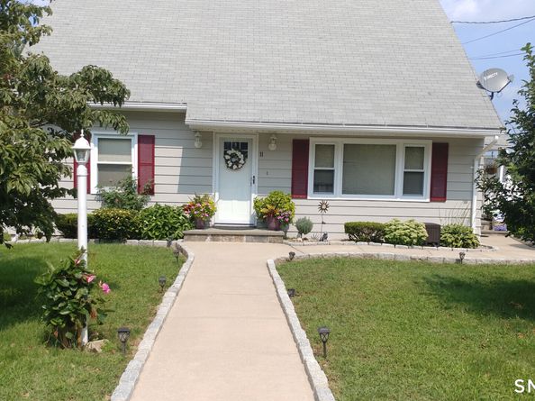 11 Cribbins Avenue, Shelton CT 06484
