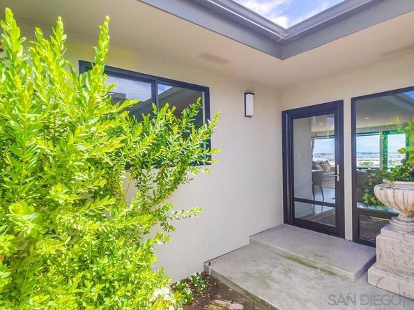 2111 Mergho Impasse, San Diego CA 92110