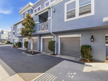 3549 Shoreline Bluff Lane