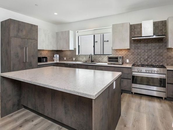 4724 N Village Court Lane, Valley Village CA 91607