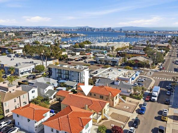 3040 Byron Street, San Diego CA 92106