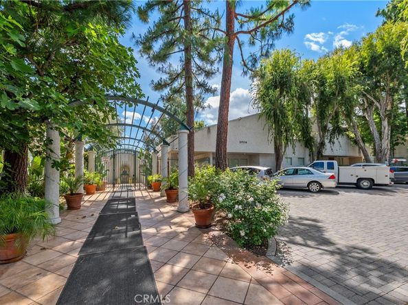 20134 Leadwell 307, Winnetka CA 91306