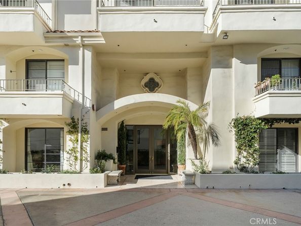 453 S Barrington, Los Angeles CA 90049