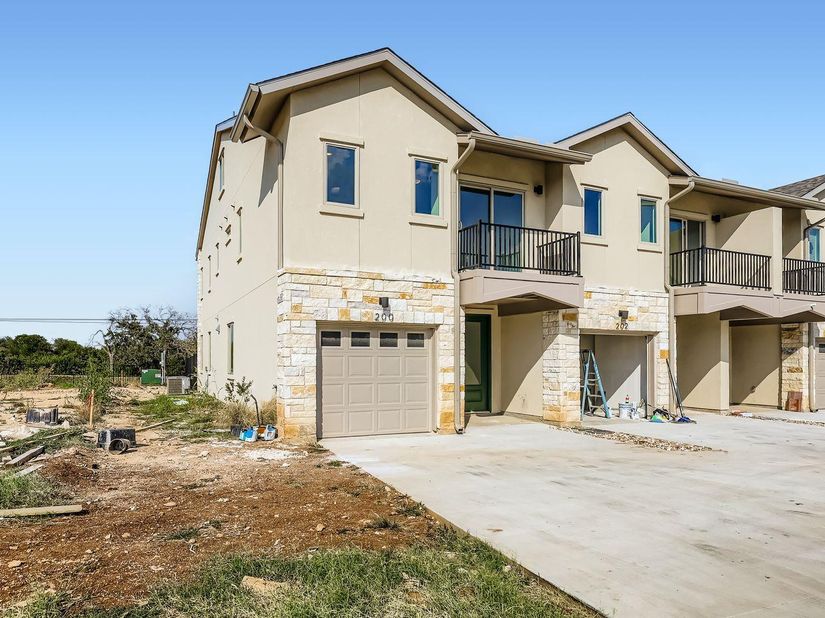 202 Tesla CIR, Round Rock TX 78681