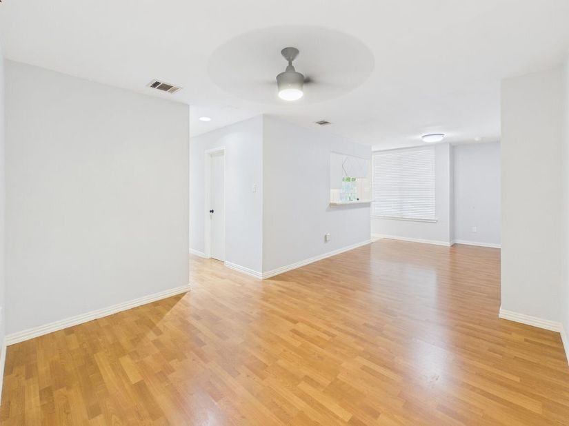 2409 Leon ST 201, Austin TX 78705