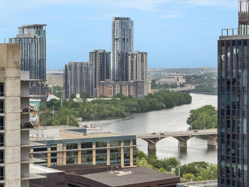 360 Nueces ST 2005, Austin TX 78701