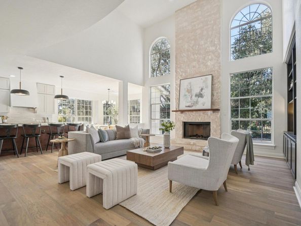 10 Lost Meadow TRL, The Hills TX 78738