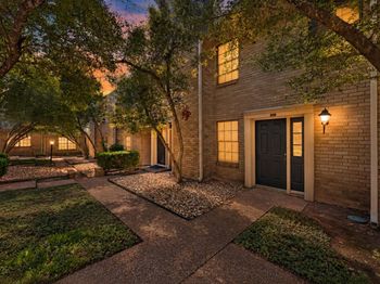 8400 Jamestown DR