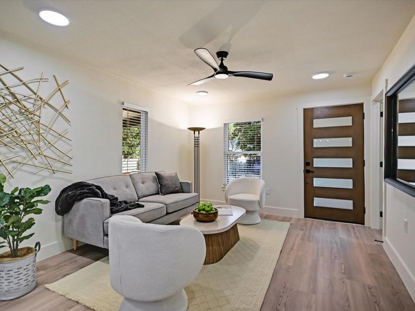 2406 Santa Maria ST, Austin TX 78702