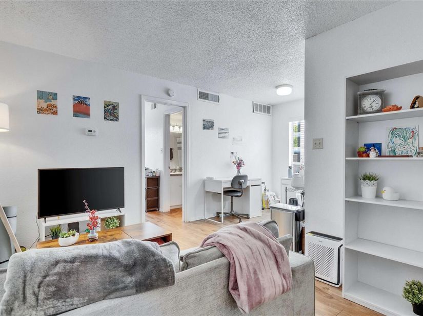 2803 Hemphill PARK B106, Austin TX 78705