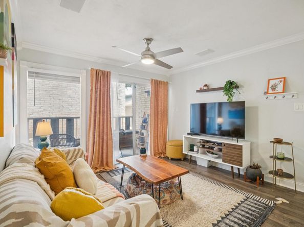 1304 Summit ST 107, Austin TX 78741