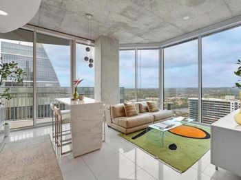 360 Nueces ST