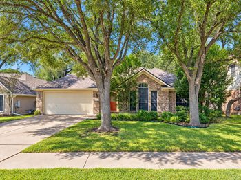 15814 Rustic LN