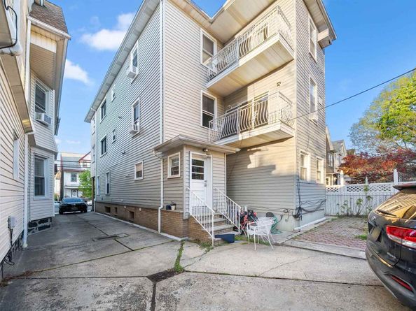 37 47th St, Weehawken NJ 07086