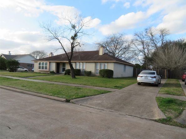 16310 Meadowbrook Farm Road, Houston TX 77082