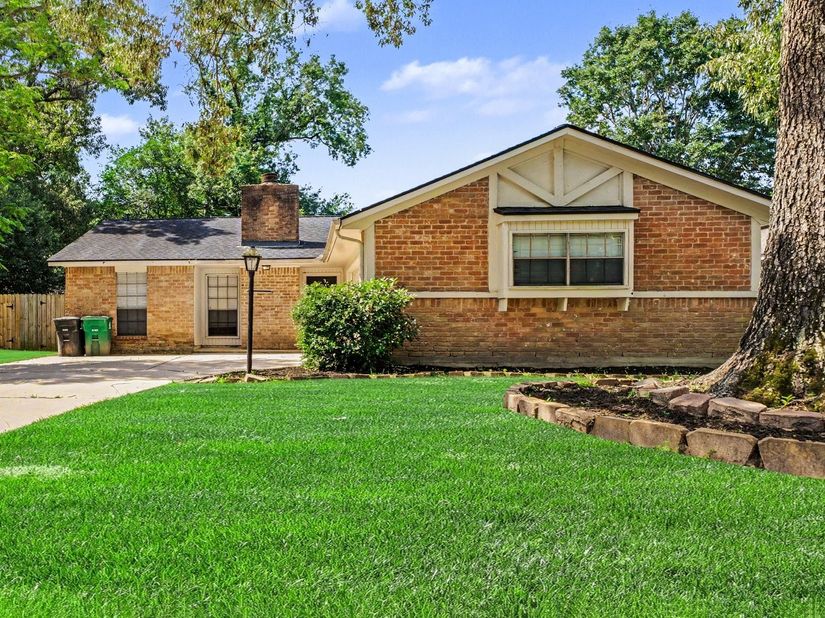 2714 Longleaf Pines Drive, Houston TX 77339