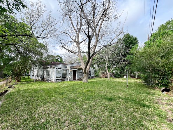 5863 Southgood Street, Houston TX 77033