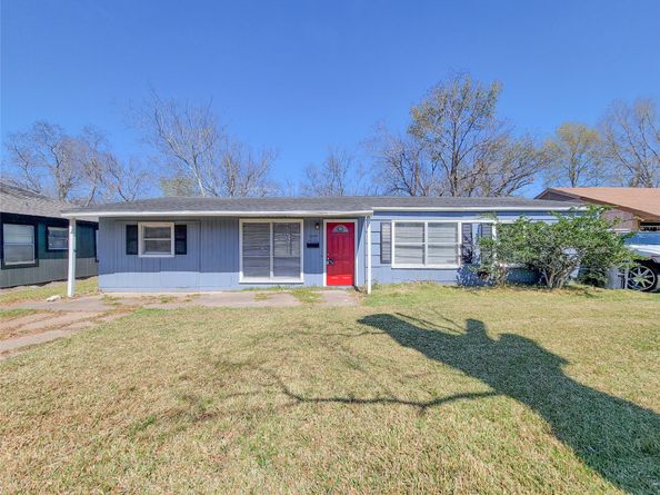 5835 Kenilwood Drive, Houston TX 77033