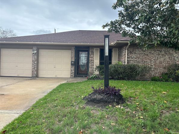 3914 Beran Drive, Houston TX 77045