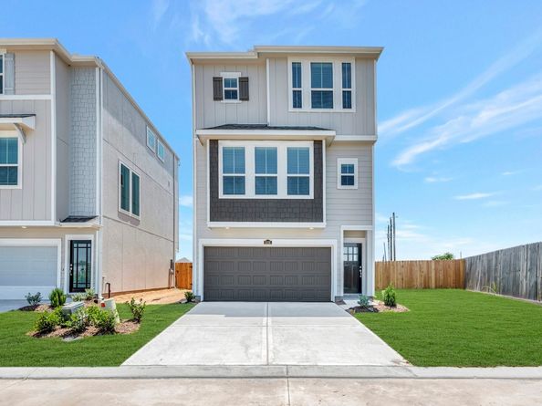 3016 Tres Olivos Drive, Houston TX 77047