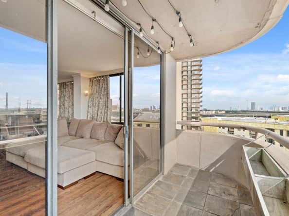 3525 Sage Road 1204, Houston TX 77056