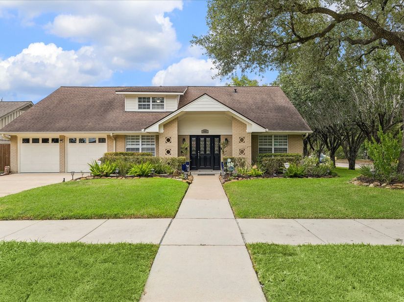 5402 Valkeith Drive, Houston TX 77096
