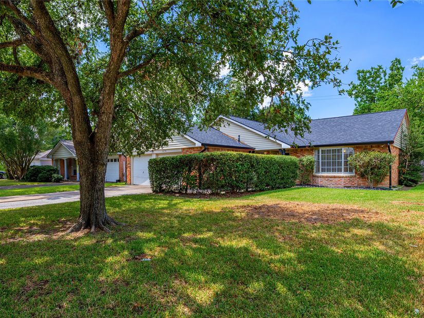 10714 Hillcroft Avenue, Houston TX 77096