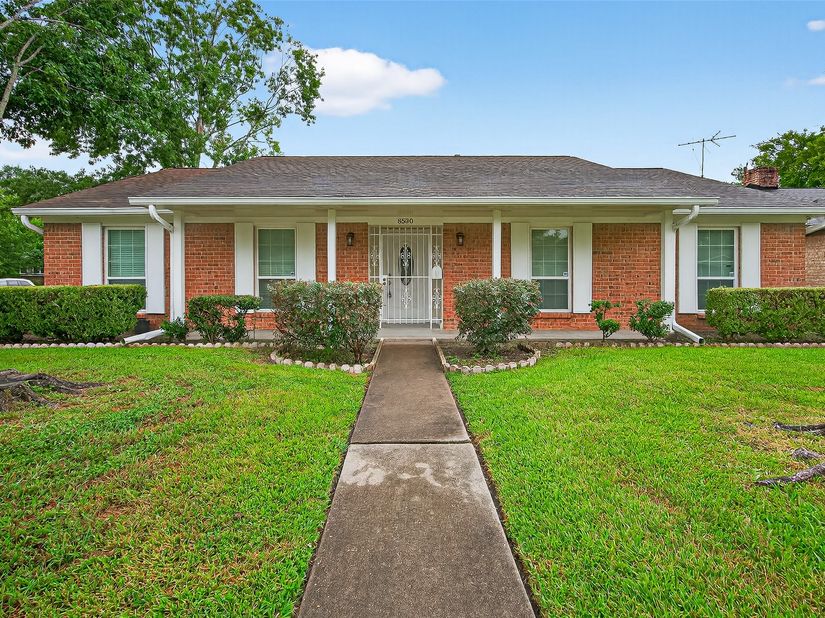 8530 Roos Road, Houston TX 77036