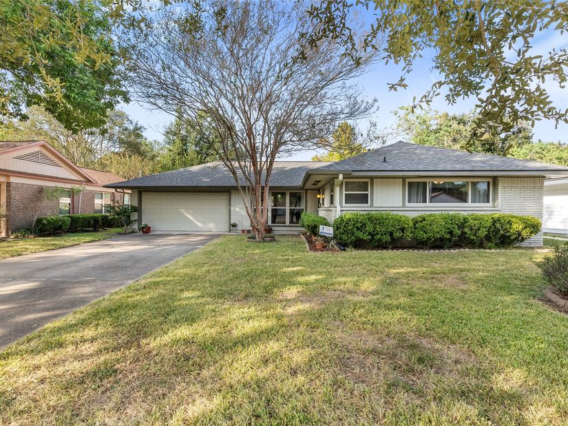5438 Creekbend Drive, Houston TX 77096