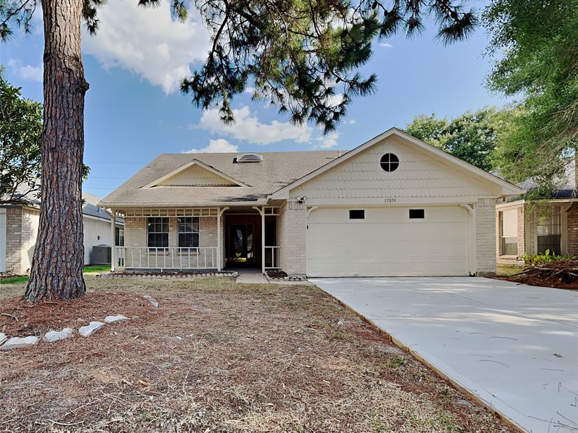 15839 Barbarossa Drive, Houston TX 77083
