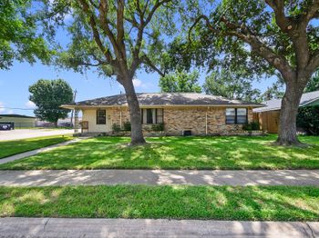 4923 Saxon Drive