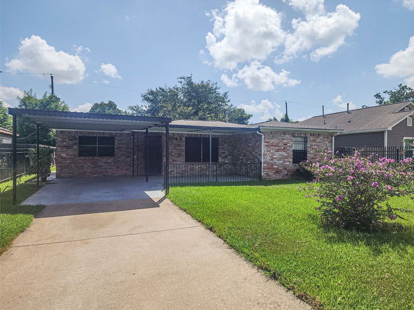 8159 Redfern Drive, Houston TX 77033
