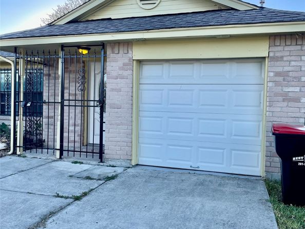 11907 E Marsham Circle, Houston TX 77066