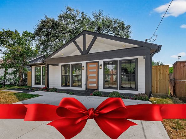 906 Eleanor Street, Houston TX 77009