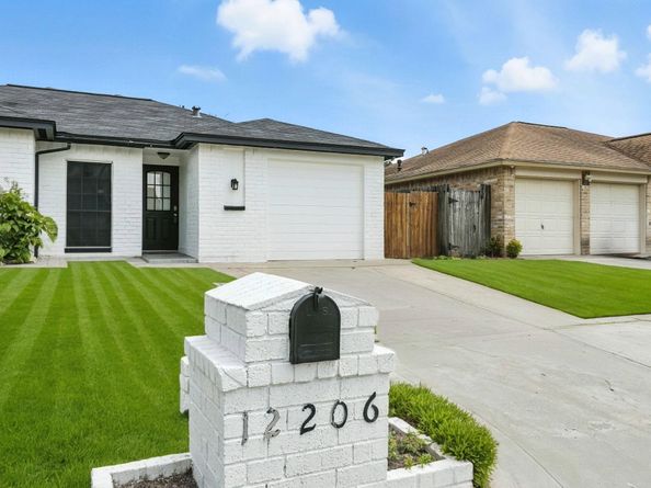 12206 Lennox Gardens Drive, Houston TX 77066