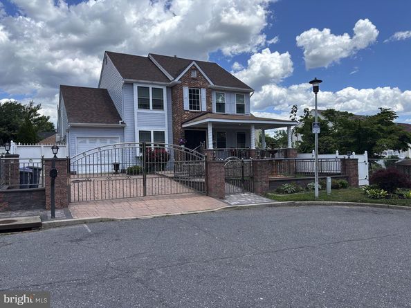 8905 Springview Road, Philadelphia PA 19115