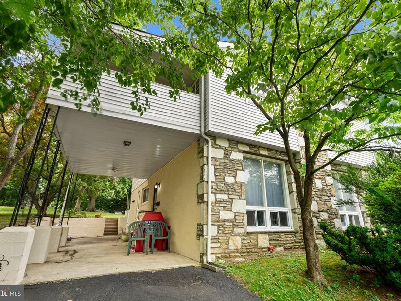 609 Foster Road, Cheltenham PA 19012