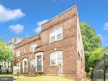1307-1309 Holbrook Street NE