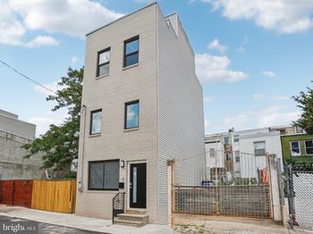 2225-2227 N Waterloo Street